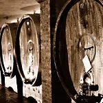 Casa Sobrero Farma Castiglione Falletto